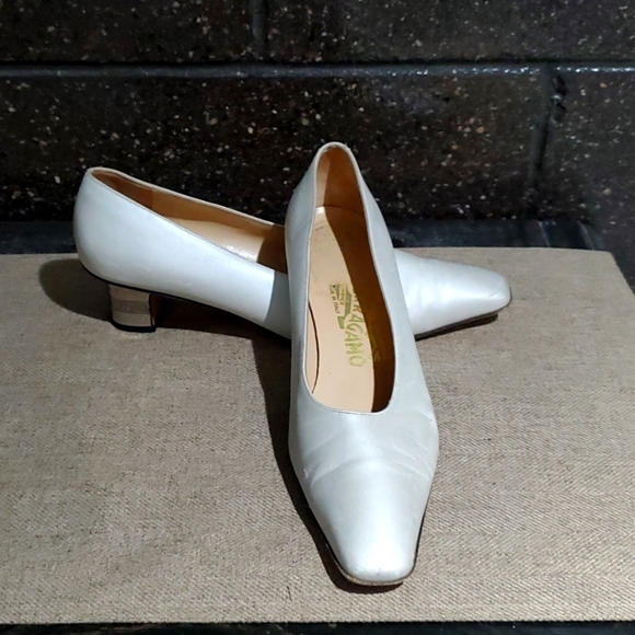 SALVATORE FERRAGAMO SILVER HEELS LEATHER SIZE 7 1/2 ARCHITECTURE ART DECO - Picture 4 of 15